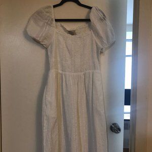 White summer dress with puff sleeve and pockets - size medium